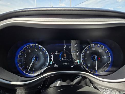 Used 2023 Chrysler Pacifica Touring-L FWD image 24