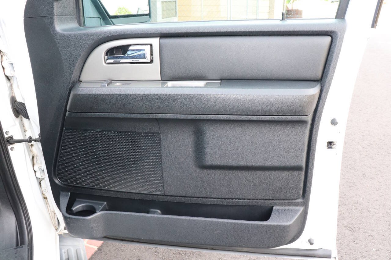 Used 2015 Ford Expedition XLT AWD/4WD image 18