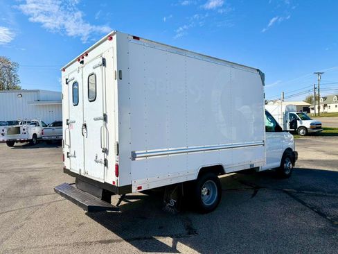 Used 2017 Chevrolet Express 3500 image 5
