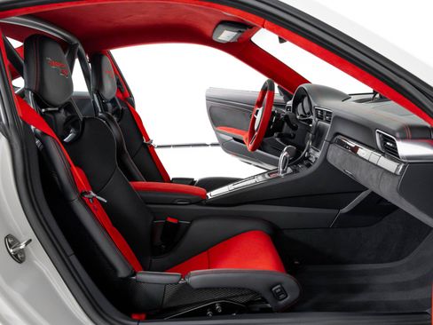 Used 2018 Porsche 911 GT2 RS image 34