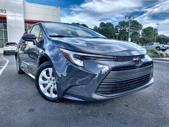 Used 2026 Toyota Corolla LE FWD image 2