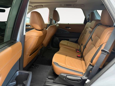 Used 2025 Nissan Pathfinder Platinum w/ Cargo Package image 25