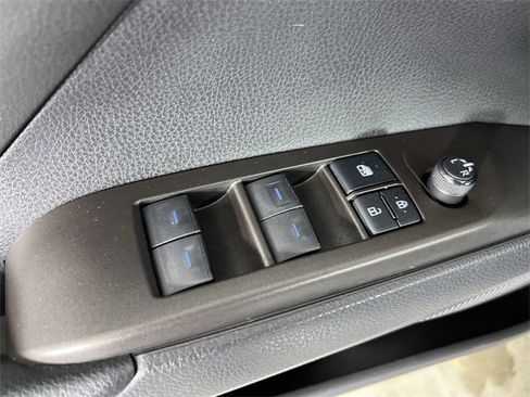 Used 2022 Toyota Camry SE image 23