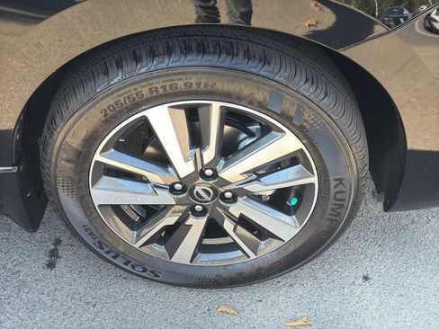 New 2025 Nissan Versa SV image 9