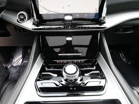 New 2026 Jeep Grand Wagoneer Limited AWD/4WD image 17