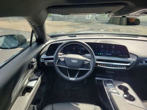 Certified 2024 Cadillac Lyriq Luxury AWD/4WD image 8