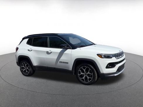 Used 2025 Jeep Compass Limited AWD/4WD image 2