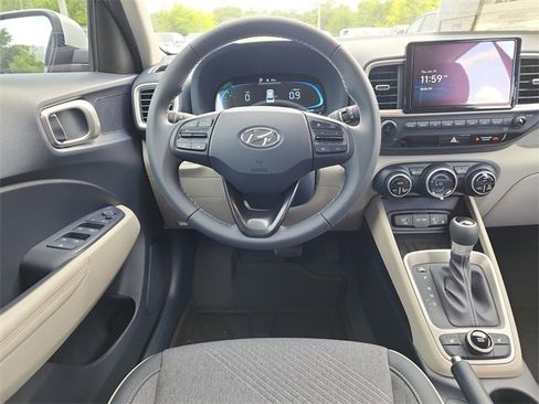 New 2025 Hyundai Venue Limited image 11