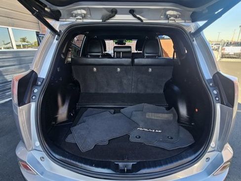 Used 2018 Toyota RAV4 SE image 16