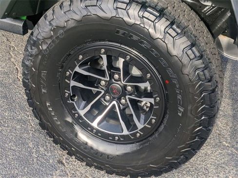 New 2025 Jeep Wrangler Rubicon w/ XTREMEE 35" Tire Package image 8