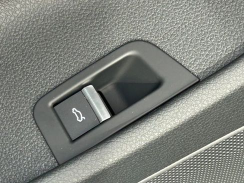 Certified 2025 Audi Q7 2.0T Premium w/ Convenience Package image 78