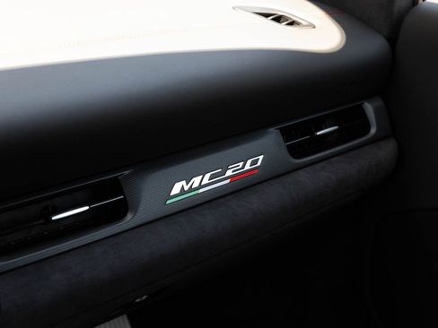 Used 2022 Maserati MC20 Coupe RWD image 32