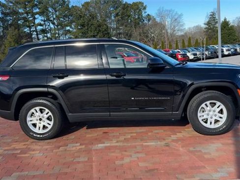 Used 2023 Jeep Grand Cherokee Laredo w/ Luxury Tech Group I image 2