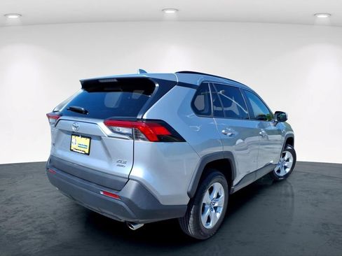 Used 2019 Toyota RAV4 XLE AWD/4WD image 6