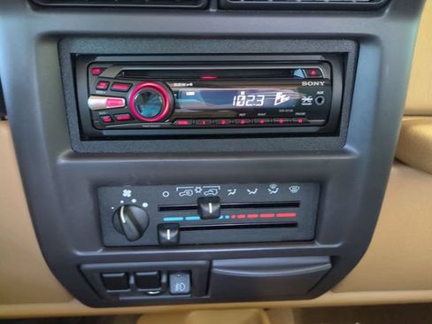 Used 1998 Jeep Wrangler Sahara AWD/4WD image 21