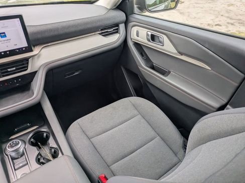 Used 2025 Ford Explorer Active image 21