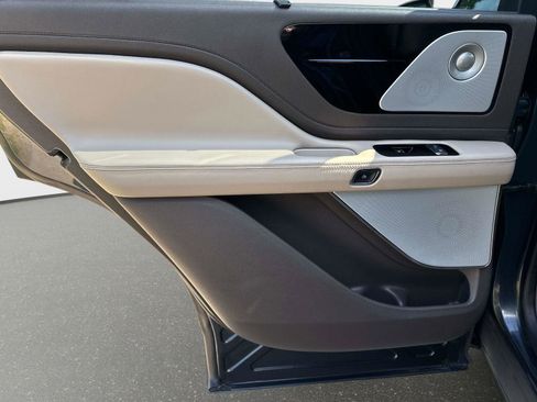 Used 2022 Lincoln Aviator Reserve w/ Equipment Group 201A image 11