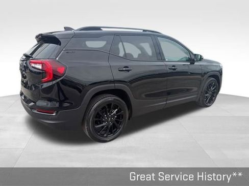 Used 2024 GMC Terrain SLT w/ Elevation Edition image 15