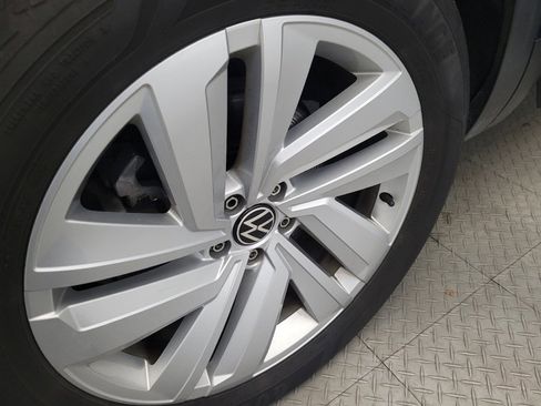 Used 2022 Volkswagen Atlas Cross Sport SE image 31