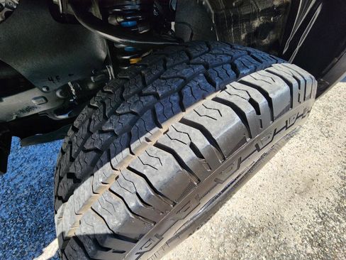 Used 2017 Toyota Tacoma TRD Off-Road w/ Tow Package image 33