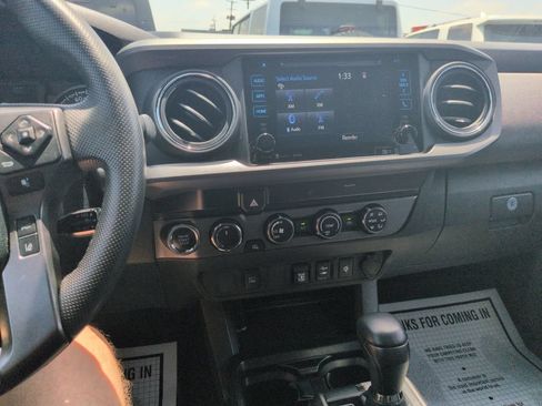 Used 2019 Toyota Tacoma TRD Off-Road AWD/4WD image 17