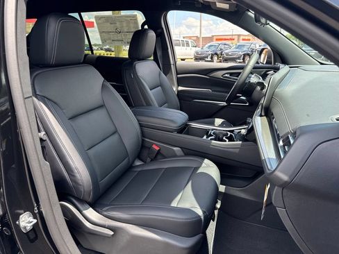 New 2026 Chevrolet Traverse LT w/ Driver Confidence Package AWD/4WD image 11