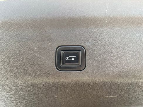Used 2021 GMC Yukon XL SLT w/ Rear Media and Nav Package AWD/4WD image 8