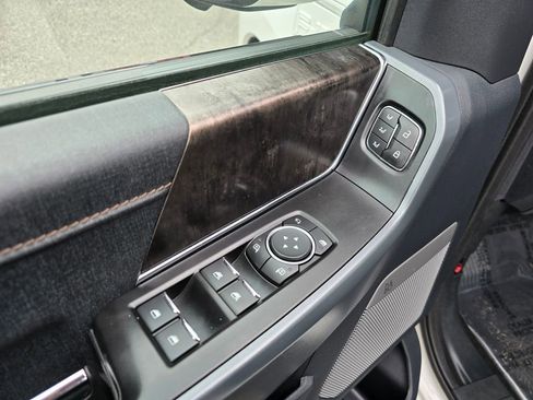 Used 2022 Ford F150 Lightning Lariat image 21