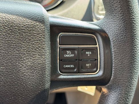 Used 2019 Dodge Grand Caravan SE w/ UConnect Hands-Free Group FWD image 18