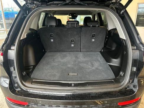 Used 2023 Jeep Grand Cherokee Limited w/ Luxury Tech Group II image 33