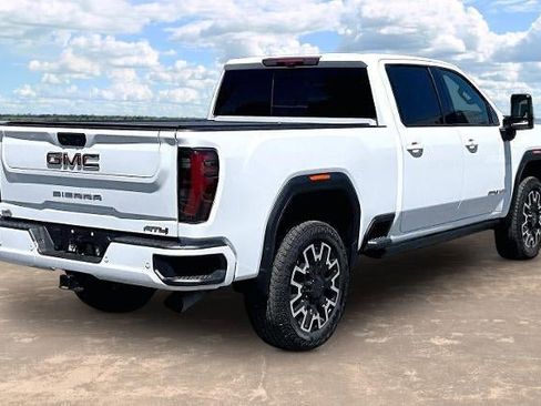 Used 2025 GMC Sierra 2500 AT4 w/ AT4 Premium Plus Package AWD/4WD image 6