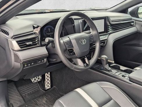 Used 2025 Toyota Camry SE FWD image 9