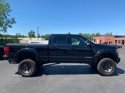 Used 2022 Ford F350 Platinum w/ Tremor Off-Road Package AWD/4WD image 3