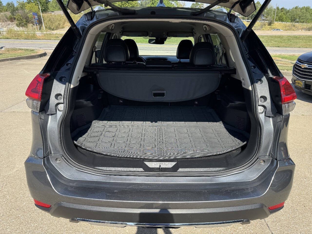 Used 2018 Nissan Rogue SL FWD image 18