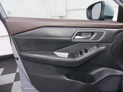 Used 2021 Nissan Rogue SL w/ Premium Package image 17