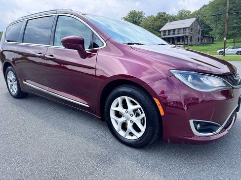 Used 2017 Chrysler Pacifica Touring-L Plus w/ Advanced Safetytec Group FWD image 1