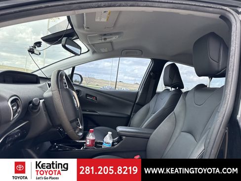 Used 2017 Toyota Prius Four image 18