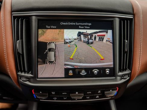 Used 2022 Maserati Levante GT image 12