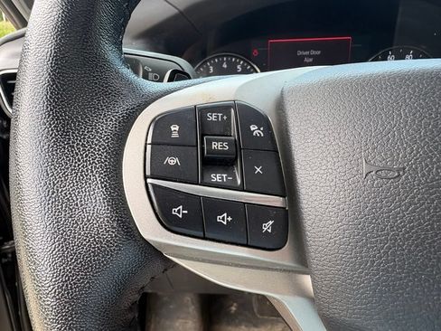 Used 2021 Ford Explorer XLT w/ Equipment Group 202A AWD/4WD image 13