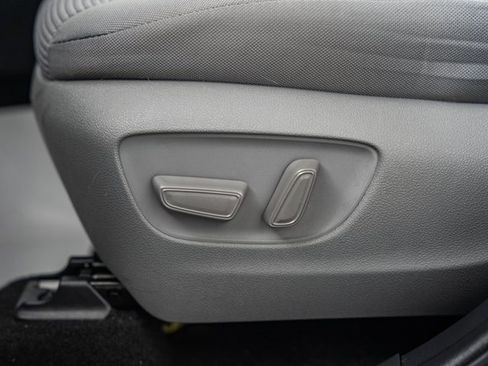 Certified 2023 Toyota Highlander LE image 37