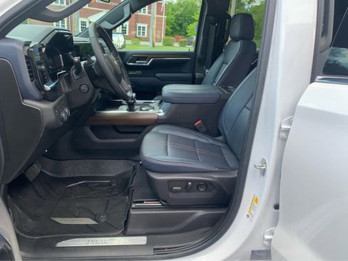 Used 2024 Chevrolet Silverado 1500 High Country w/ High Country Premium Package AWD/4WD image 10