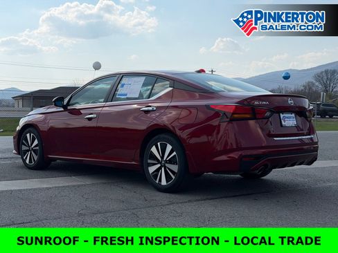 Used 2022 Nissan Altima 2.5 SV w/ SV Premium Package FWD image 3