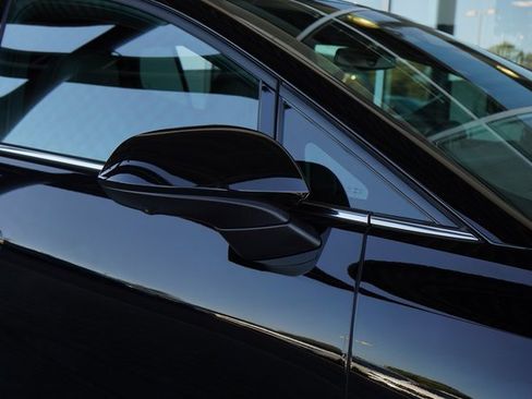 New 2025 Chevrolet Equinox EV LT image 11