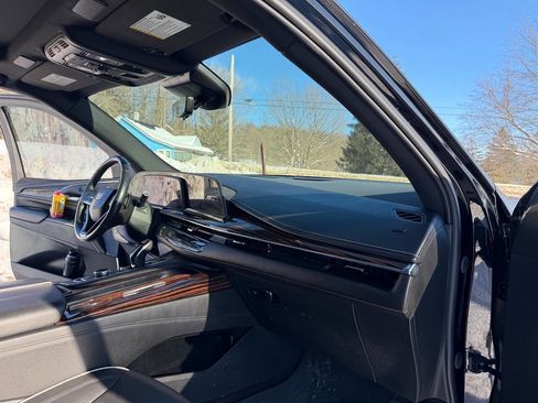 Used 2021 Cadillac Escalade Premium Luxury image 20