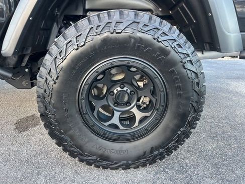 Used 2023 Jeep Gladiator Mojave w/ Trailer Tow Package image 17