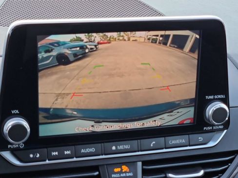 Used 2025 Nissan Altima 2.5 SV FWD image 18