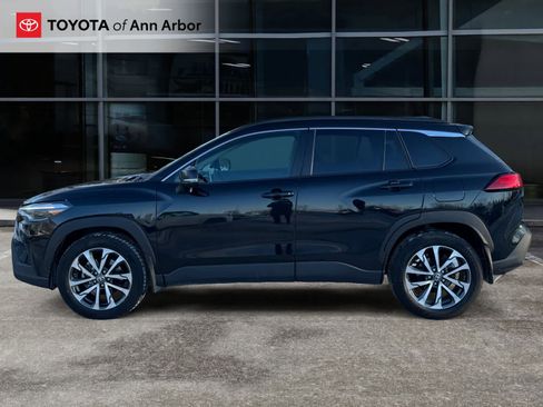 Used 2023 Toyota Corolla Cross XLE image 4
