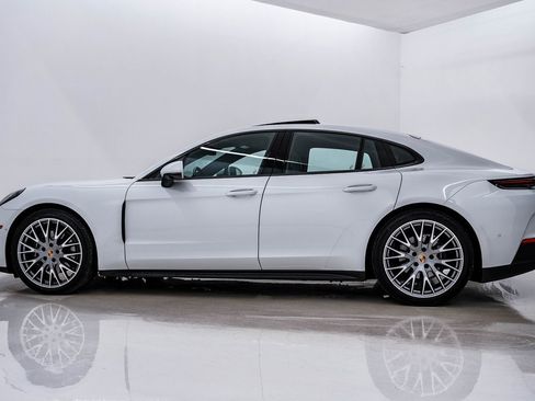 Certified 2025 Porsche Panamera 4 image 2