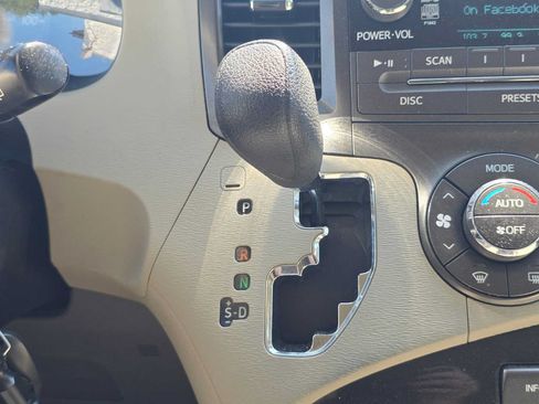 Used 2014 Toyota Sienna LE FWD image 28
