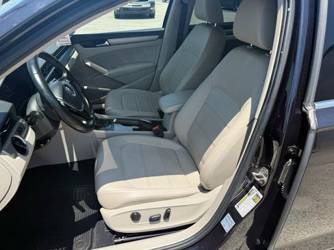 Used 2020 Volkswagen Passat 2.0T SE w/ Sunroof Package FWD image 9